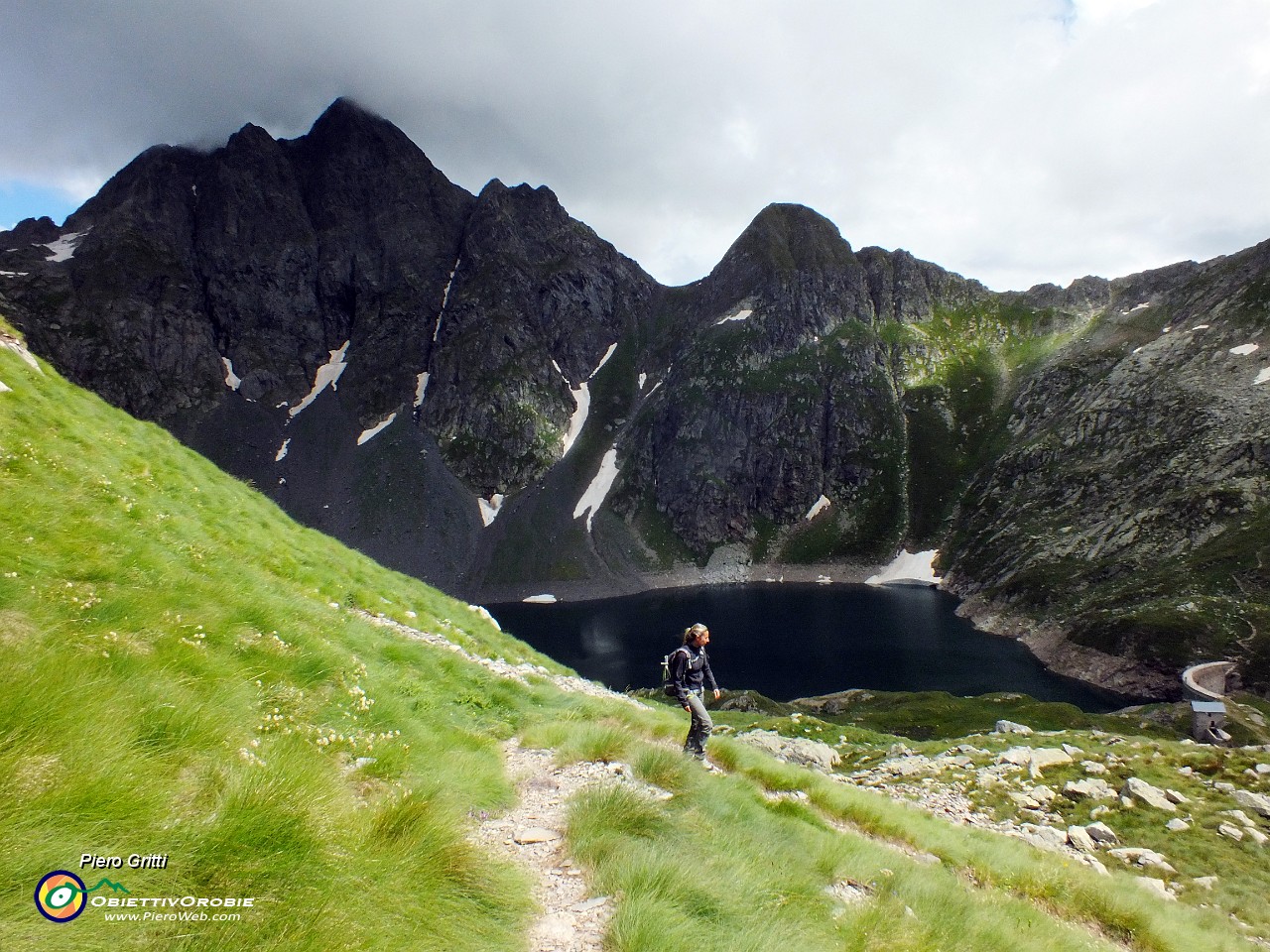 93 Lago e diga del Diavolo col Monte Aga.JPG
